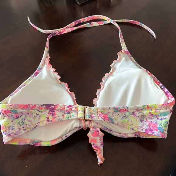 Victoria’s Secret Swimsuit Top - Picture 2 of 3